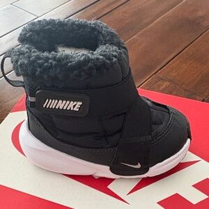 Nike Kids Black Faux-Fur Strap Winter Boots
